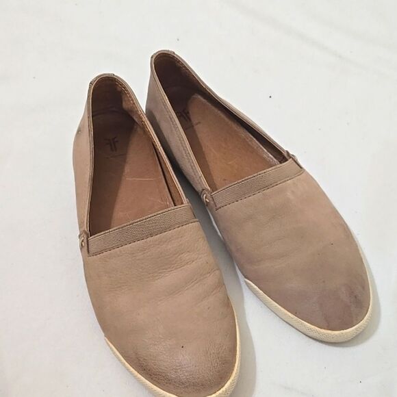 FRYE Brown Distressed 'MELANIE' Slip-On Flats 8 - Picture 1 of 6